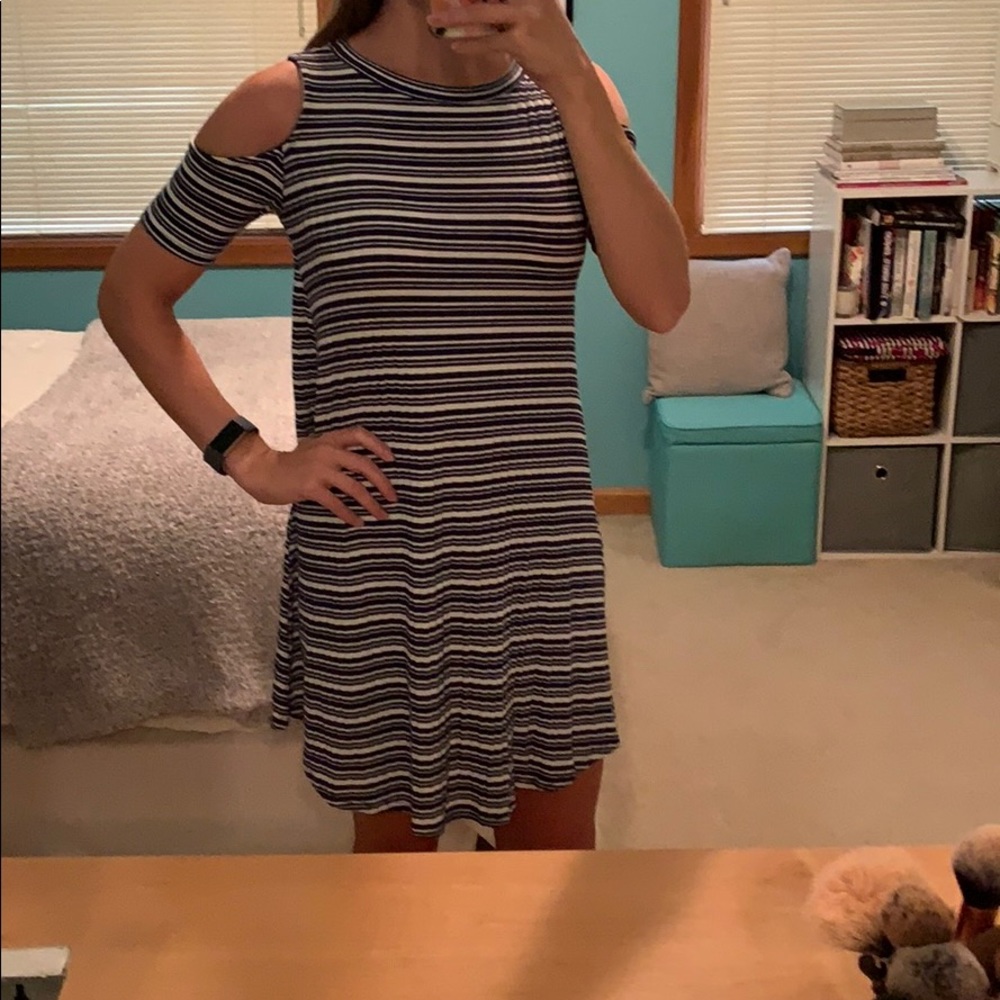Evereve cold shoulder dress!